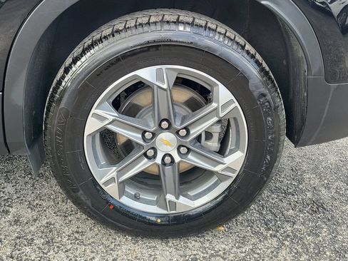 Used 2025 Chevrolet Blazer LT FWD image 11