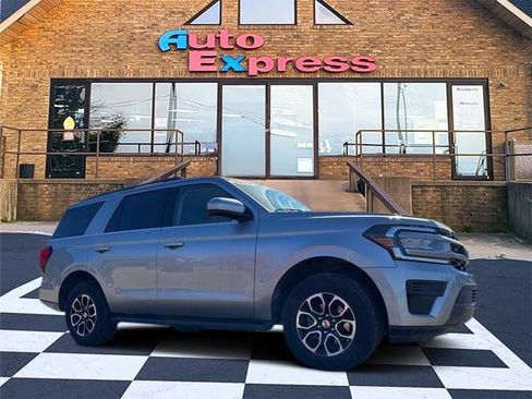 Used 2024 Ford Expedition XLT image 1