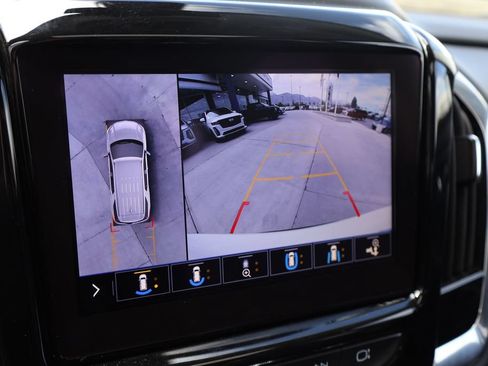 Used 2021 Chevrolet Traverse Premier w/ Redline Edition AWD/4WD image 16