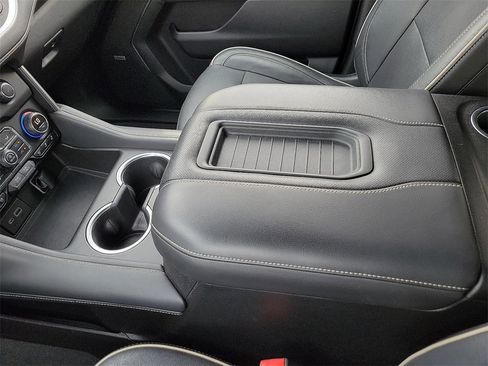 Used 2021 Chevrolet Suburban Premier image 20