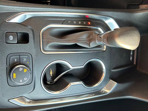 Used 2023 Chevrolet Traverse Premier image 17