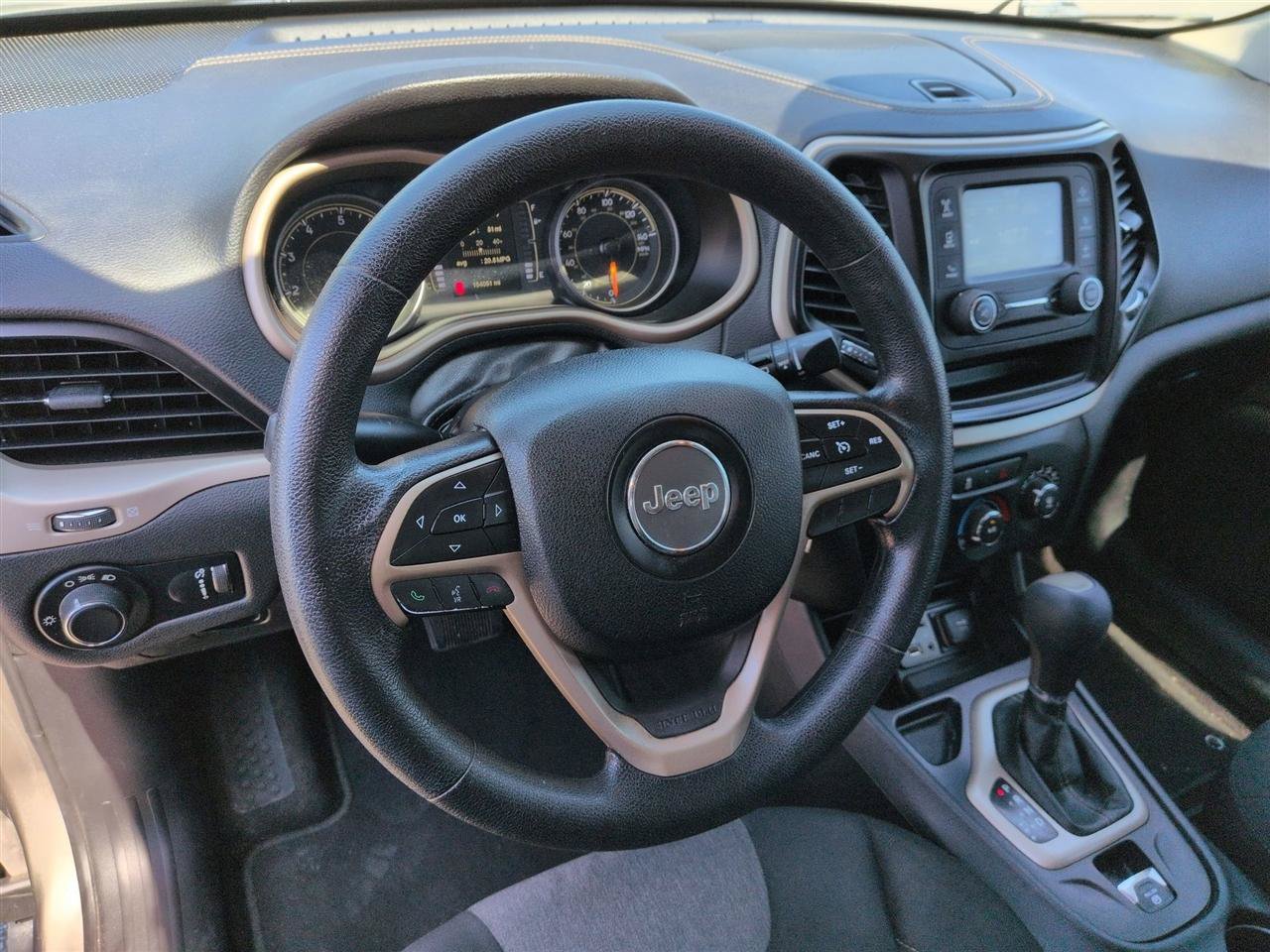 Used 2017 Jeep Cherokee Sport FWD image 16