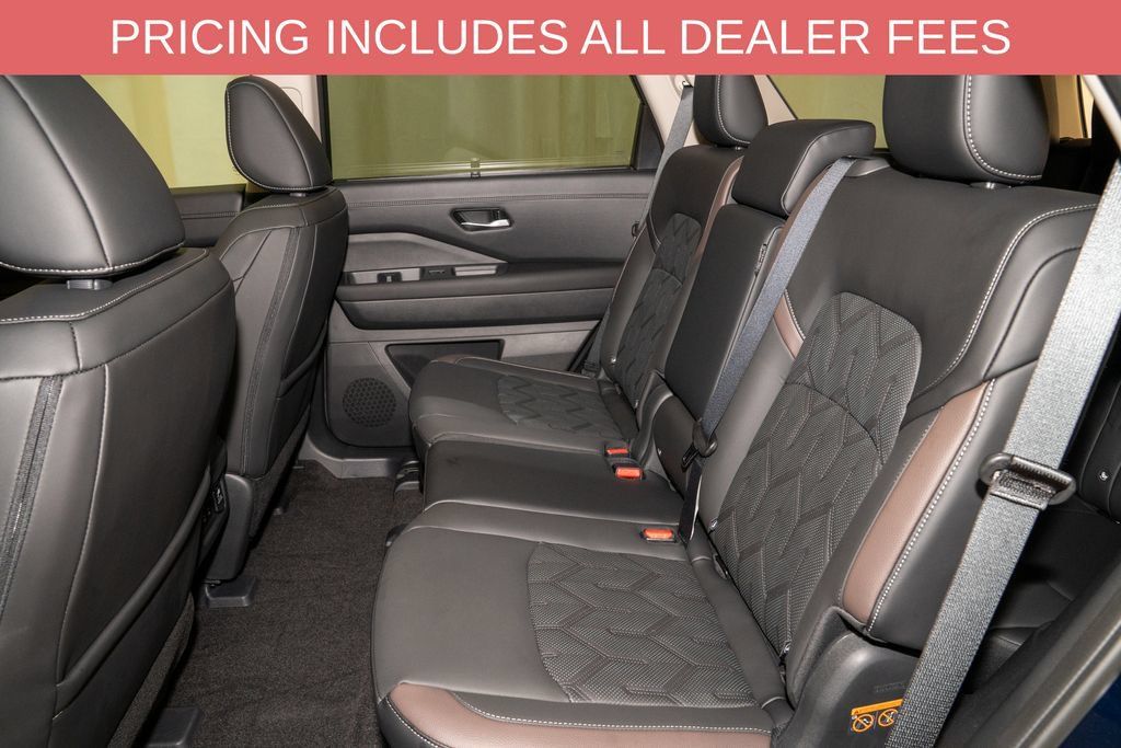 Used 2026 Nissan Pathfinder Platinum w/ Cargo Package AWD/4WD image 10