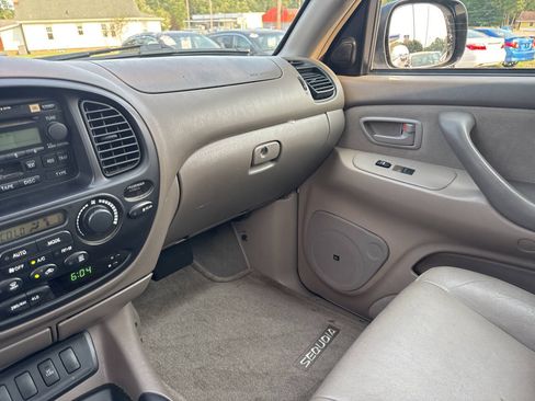 Used 2007 Toyota Sequoia SR5 AWD/4WD image 12
