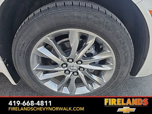 Used 2024 Buick Enclave Avenir w/ Avenir Technology Package image 28