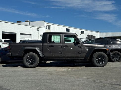 New 2026 Jeep Gladiator Sport AWD/4WD image 3