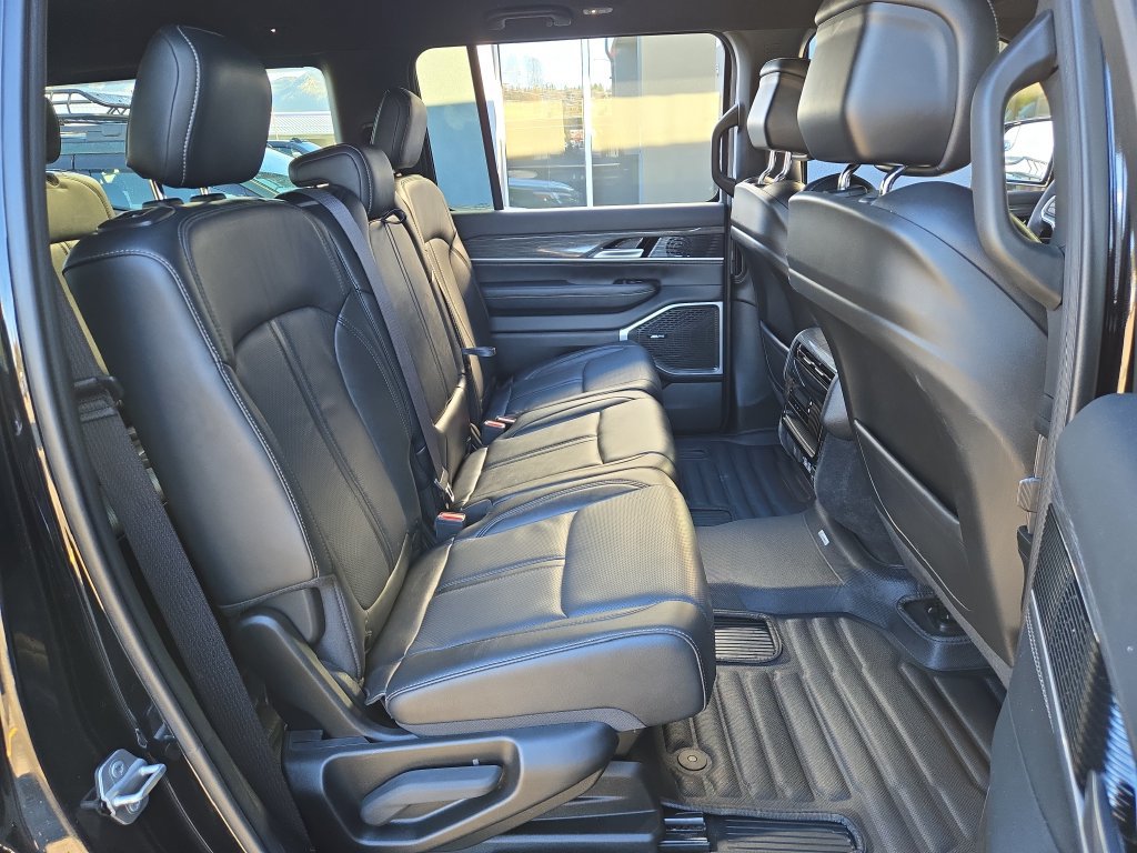 Used 2022 Jeep Wagoneer Series II AWD/4WD image 17
