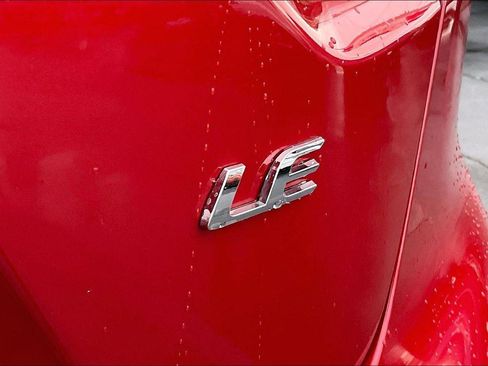 Used 2021 Toyota Corolla LE image 9