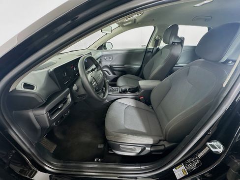 Used 2025 Kia K4 LXS image 13