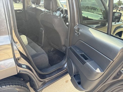Used 2017 Jeep Patriot Sport w/ Power Value Group FWD image 13