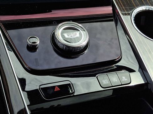 Used 2025 Cadillac Escalade Premium Luxury AWD/4WD image 28