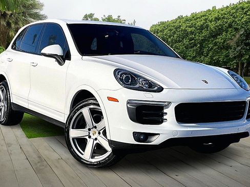 Used 2018 Porsche Cayenne Platinum Edition w/ Premium Package image 11