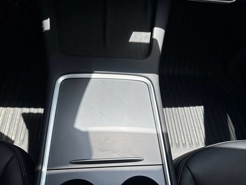Used 2025 Tesla Model Y Long Range RWD image 17