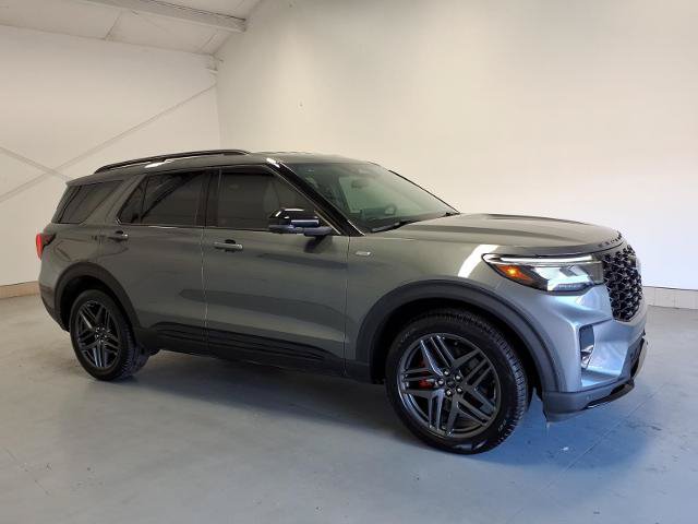 Certified 2025 Ford Explorer ST-Line w/ ST-Line Street Pack AWD/4WD image 2