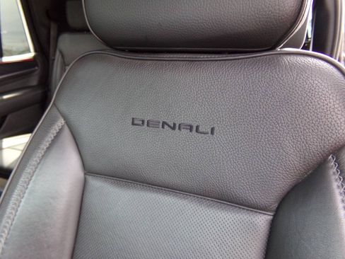 Used 2021 GMC Yukon Denali w/ Denali Ultimate Package AWD/4WD image 31