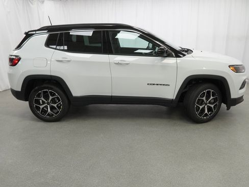 New 2026 Jeep Compass Limited image 9