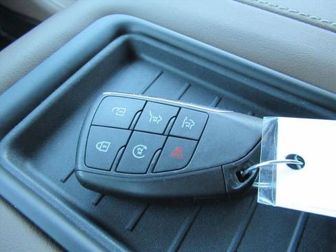 Used 2024 Chevrolet Suburban High Country w/ Advanced Technology Package image 34