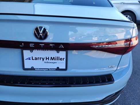 Certified 2025 Volkswagen Jetta SE image 24