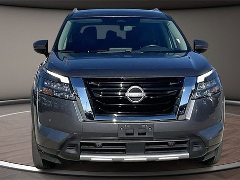 Certified 2025 Nissan Pathfinder SL image 3