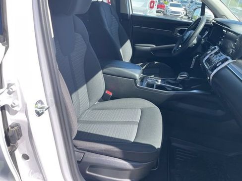Used 2023 Kia Sorento LX AWD/4WD image 18