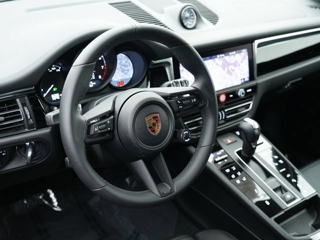 Certified 2026 Porsche Macan AWD/4WD image 7