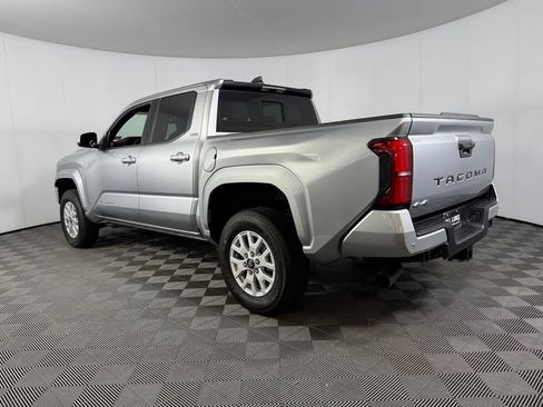 Used 2025 Toyota Tacoma SR5 AWD/4WD image 9