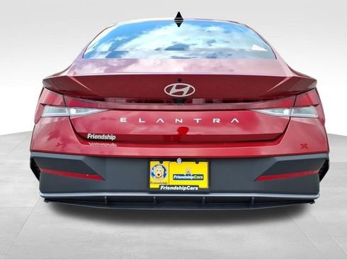 Used 2024 Hyundai Elantra SEL FWD image 7