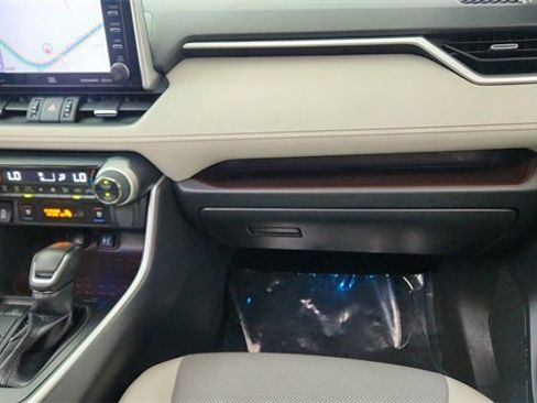 Used 2019 Toyota RAV4 Limited image 37