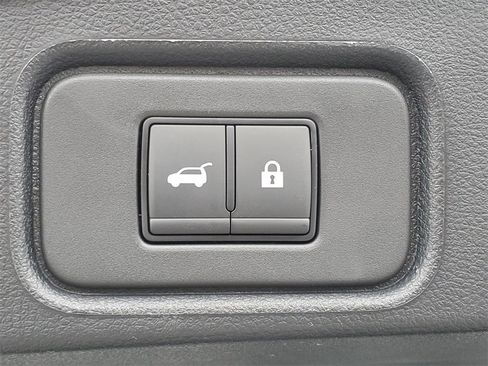 Used 2026 Nissan Pathfinder SL image 15