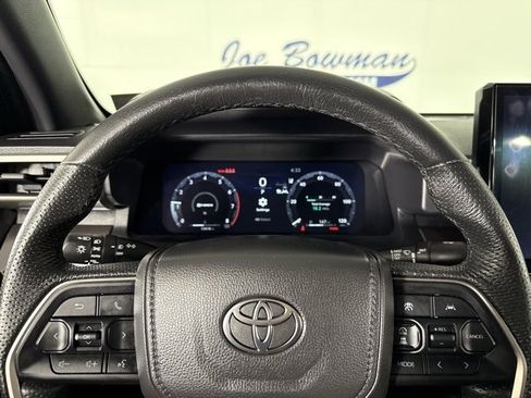 Used 2025 Toyota Tacoma TRD Off-Road image 4