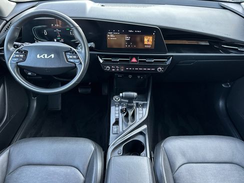 Used 2024 Kia Niro SX image 13