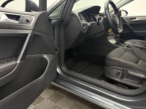 Used 2015 Volkswagen Golf TDI S FWD image 12