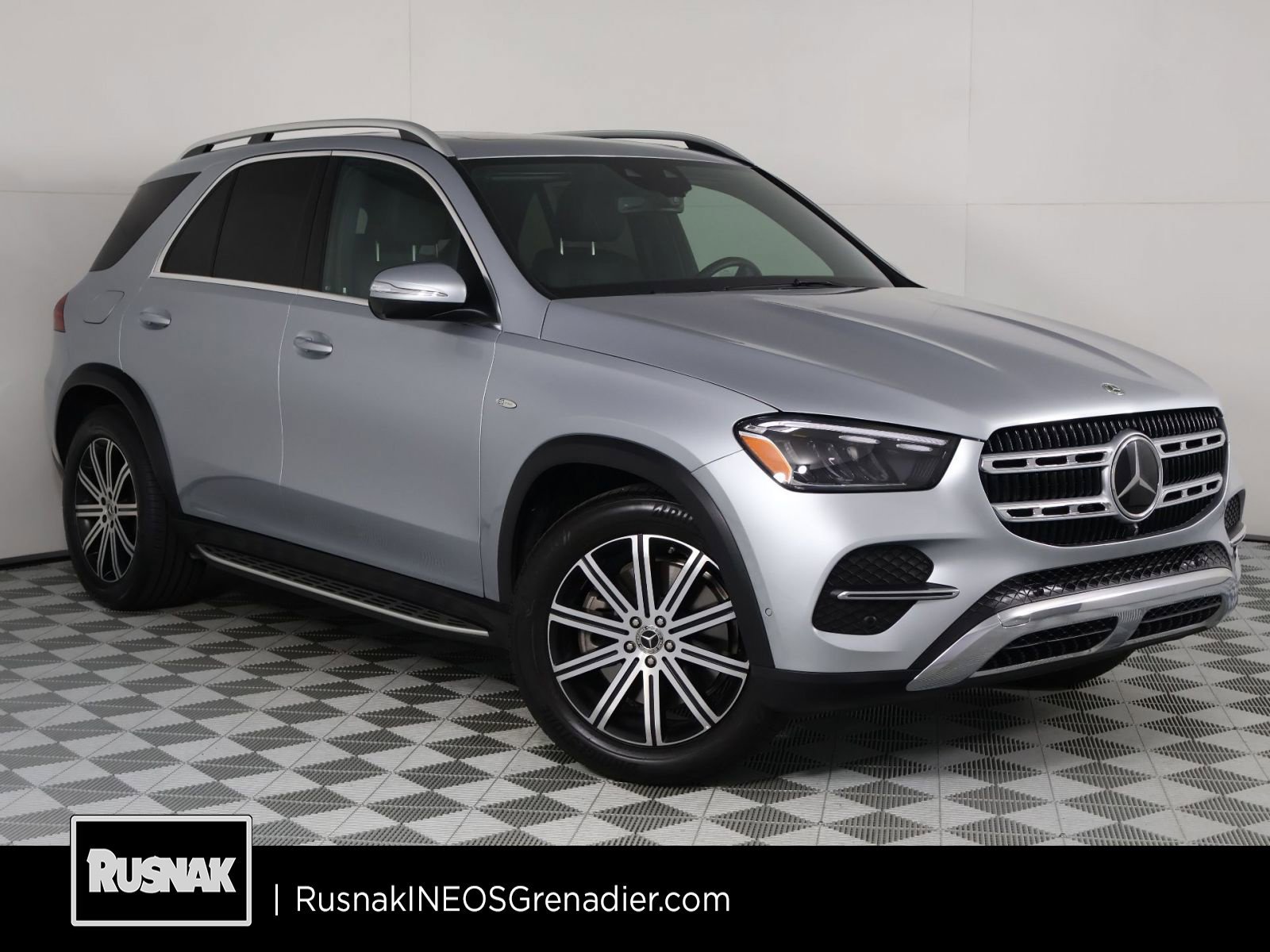 Used 2025 Mercedes-Benz GLE 450e 4MATIC image 1