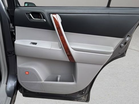 Used 2013 Toyota Highlander Limited FWD image 11