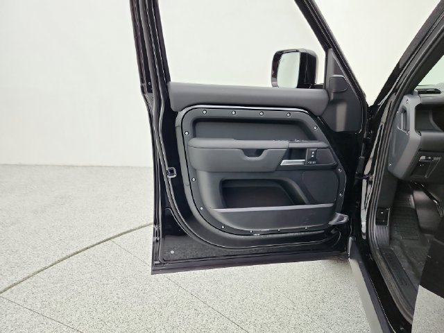 New 2026 Land Rover Defender 110 X-Dynamic SE AWD/4WD image 27