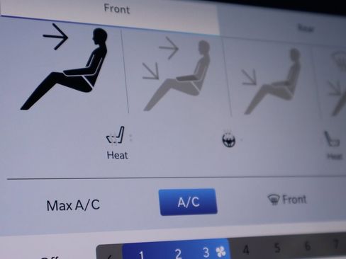 Used 2026 Chrysler Pacifica Select image 36