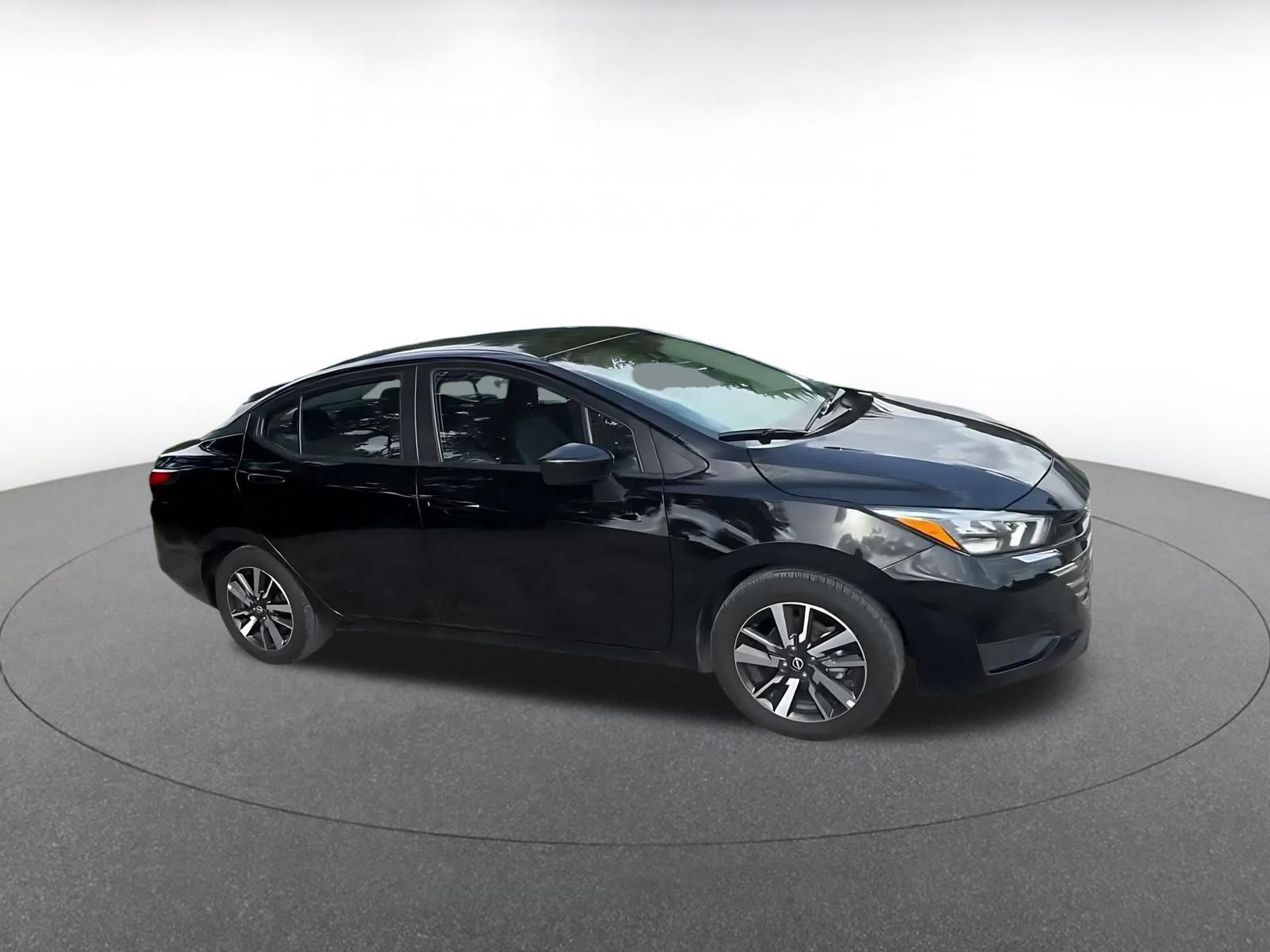 Used 2025 Nissan Versa SV FWD image 2