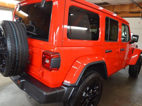 Used 2025 Jeep Wrangler Unlimited Sahara w/ Safety Group image 15