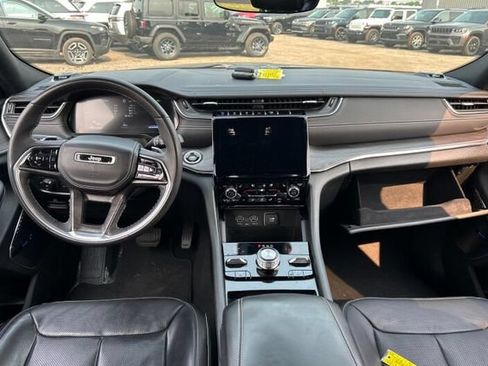 Used 2023 Jeep Grand Cherokee Overland AWD/4WD image 6