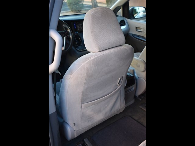 Used 2017 Toyota Sienna LE FWD image 20