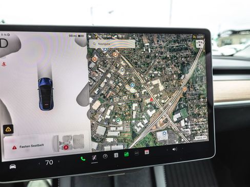 Used 2024 Tesla Model Y Long Range AWD/4WD image 17