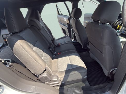 Used 2014 Ford Explorer XLT AWD/4WD image 26