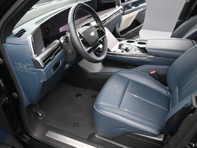 New 2025 Cadillac Escalade IQ Luxury 2 AWD/4WD image 9