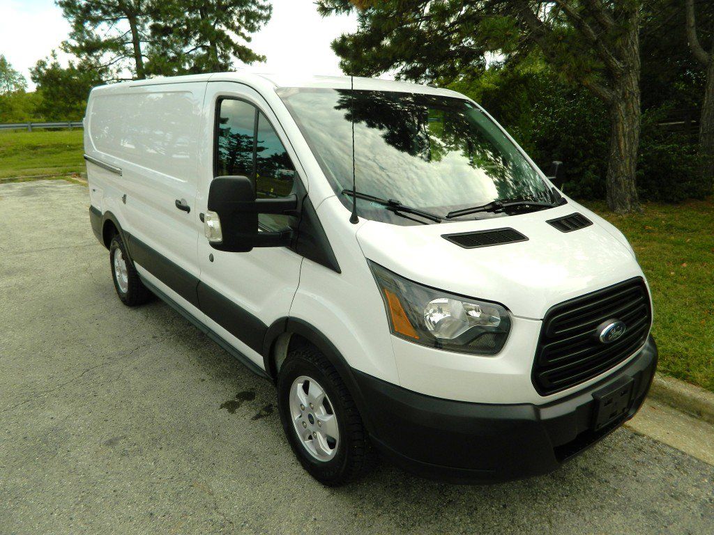 Used 2019 Ford Transit 250 130 Low Roof RWD image 3