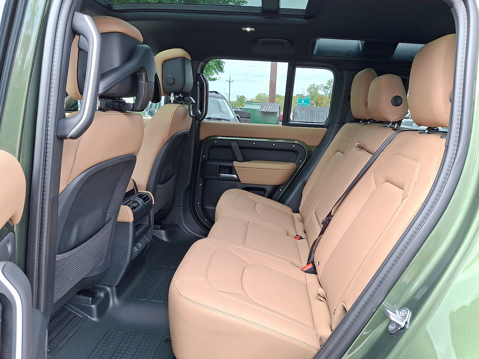 New 2026 Land Rover Defender 110 X-Dynamic SE AWD/4WD image 5