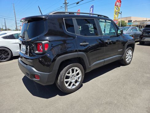 Used 2019 Jeep Renegade Sport w/ Sport Appearance Group AWD/4WD image 4