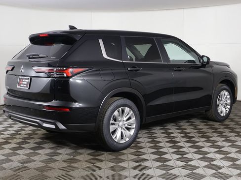 New 2026 Mitsubishi Outlander ES image 11