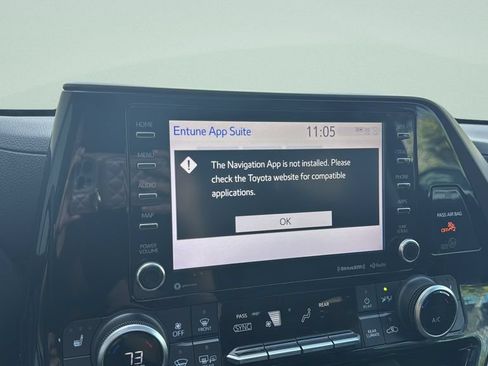 Used 2021 Toyota Highlander XLE FWD image 16