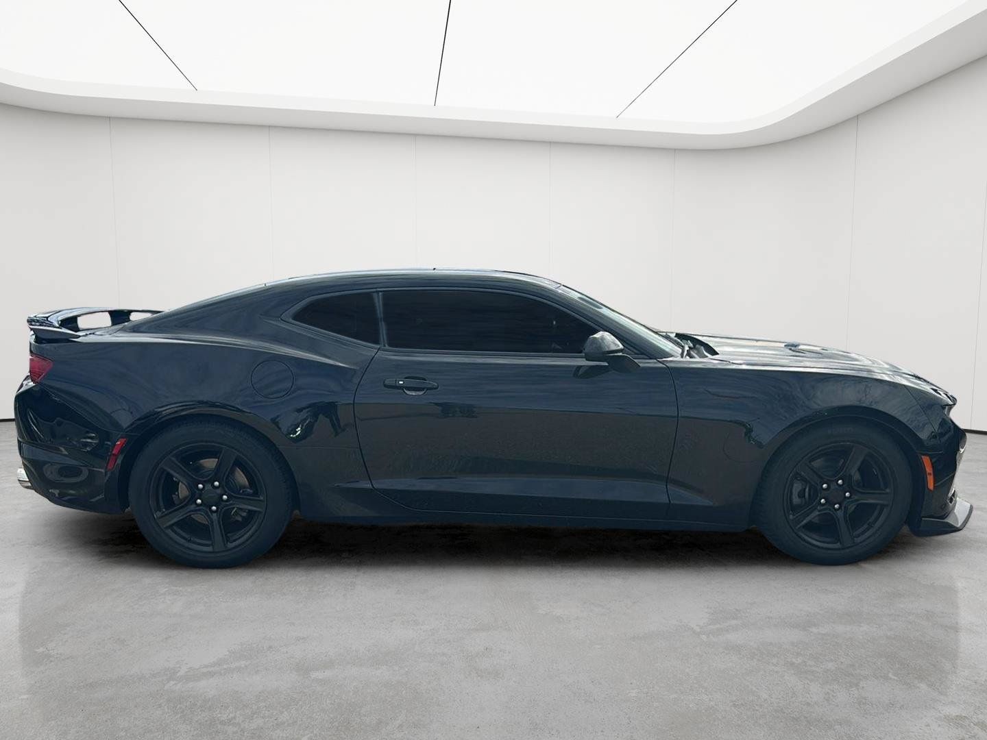 Used 2020 Chevrolet Camaro LT RWD image 2