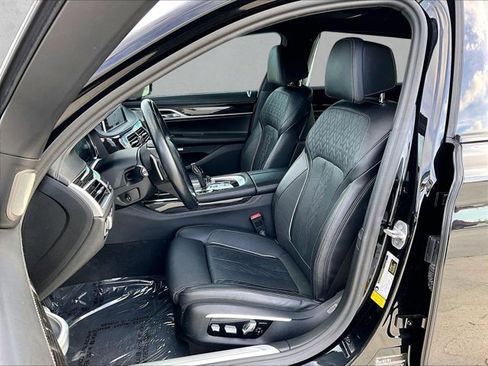 Used 2017 BMW 750i RWD image 27